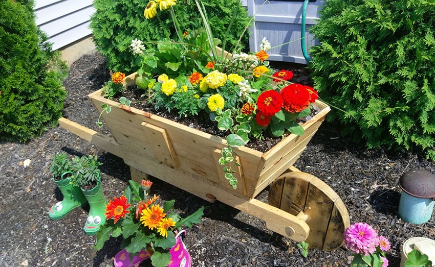 Wood pallet wheelbarrow planter for garden