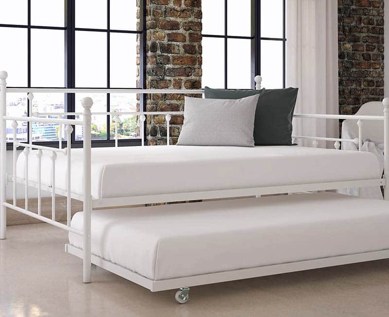 Metal trundle style bed