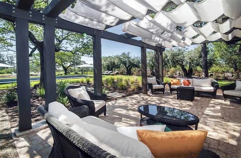 Backyard pergola with diy sunbrella shade canopy