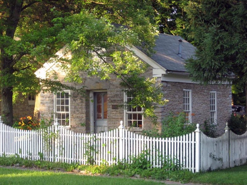 Picket Fence Designs (Pictures of Popular Types) - Designing Idea