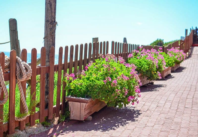 45 Beautiful Fence Planters (Decorate Your Garden Fence) - Designing Idea