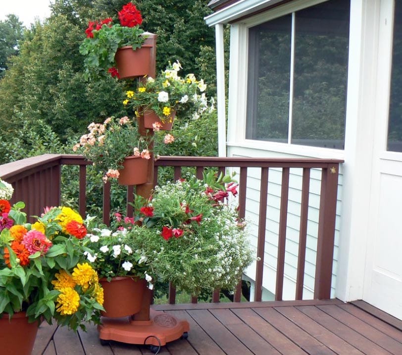 Freestanding vertical flower planter