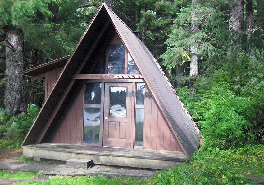 A frame roof on cabin
