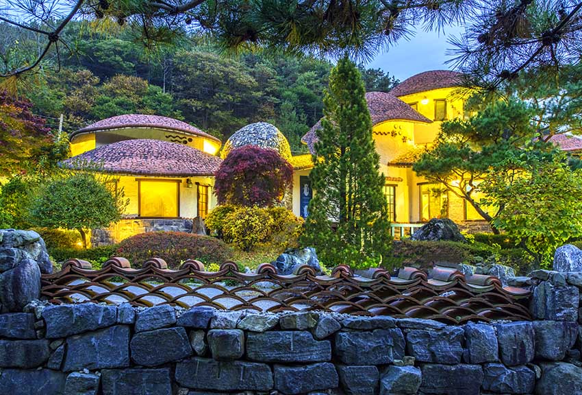 Curved roof on modern home