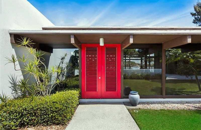 Flat roof house with red door