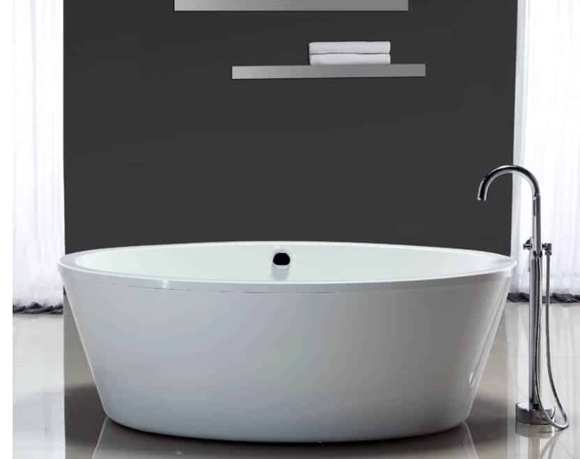 Japanese style soaking tub in acrylic