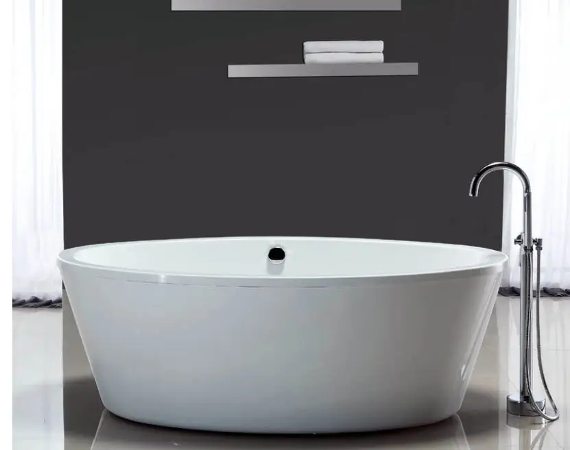 Japanese style soaking tub in acrylic