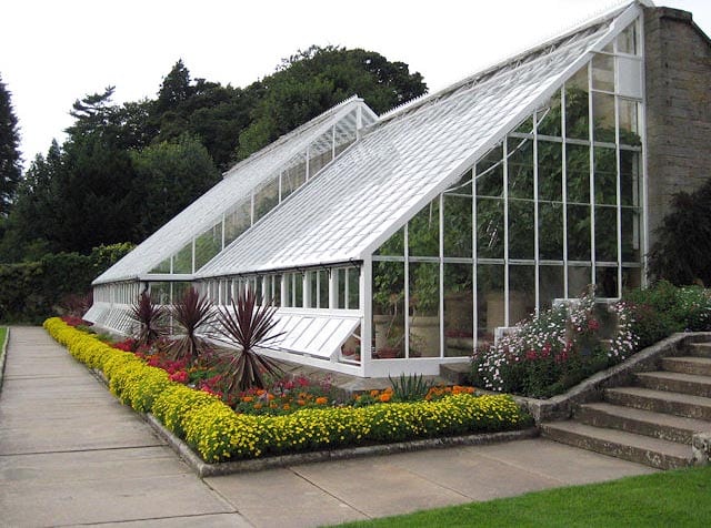 Lean-to greenhouse