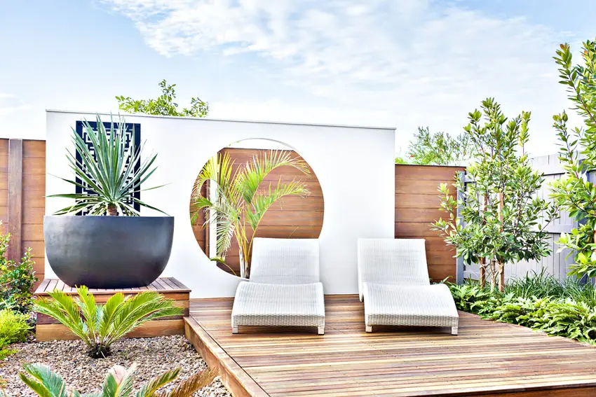 Modern deck with outdoor accent wall