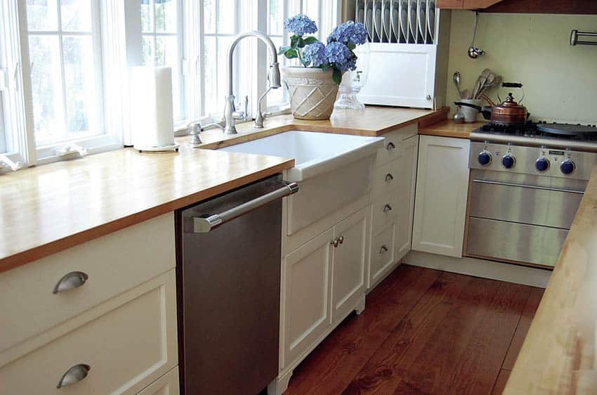 Fireclay kitchen sink with reversible design