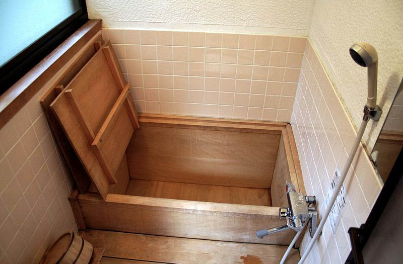 Japanese soaking tub shower