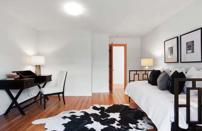 Bedroom with daybed and corner desk