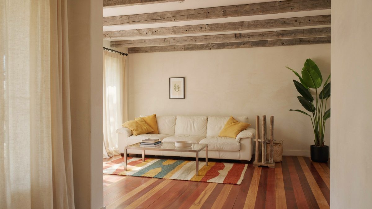 Floor made of cherry wood, table with driftwood pegs and flat weave rug