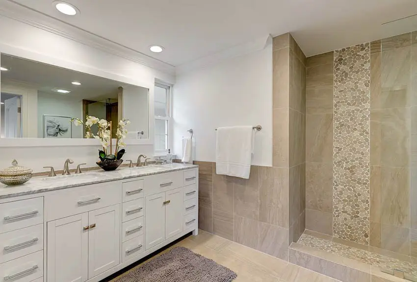 Bathroom with travertine tiles in the shower area