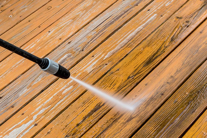 Removing green algae with power washer