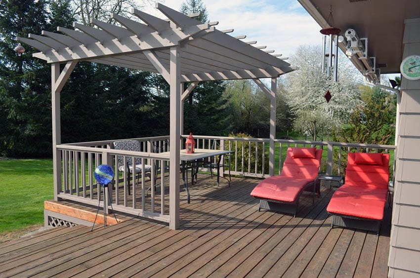 Traditional elevated deck with pergola on back of home