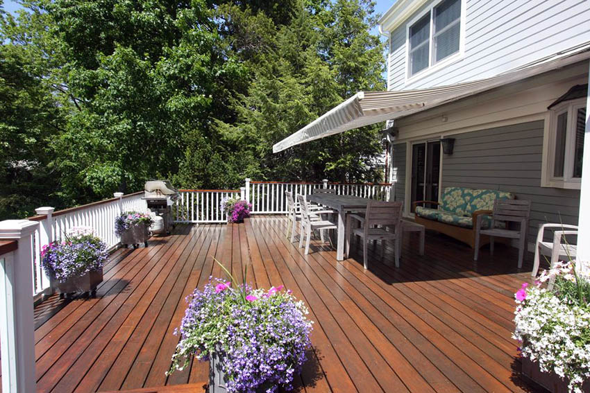 Traditional redwood deck with white railing and balusters and flower planters