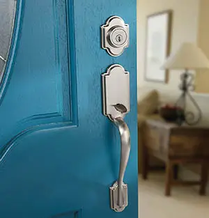 Handle set with deadbolt