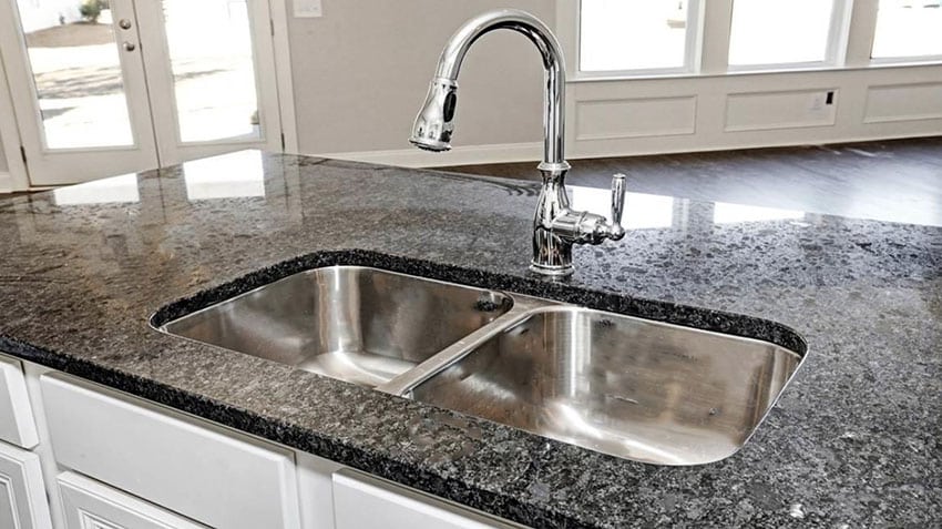 Kitchen island with steel grey countertop made of granite