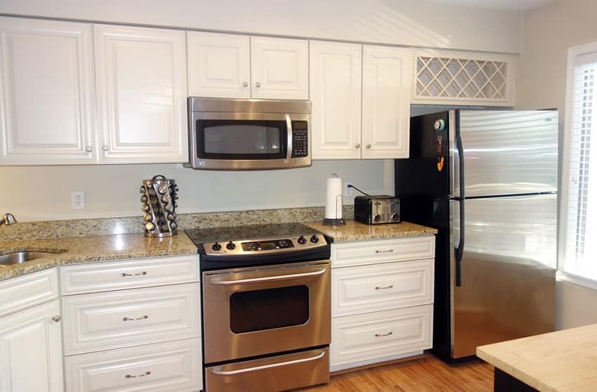 White Kitchen Cabinets with Granite Countertops ...