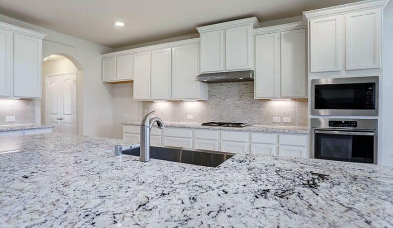 White Kitchen Cabinets With Granite Countertops