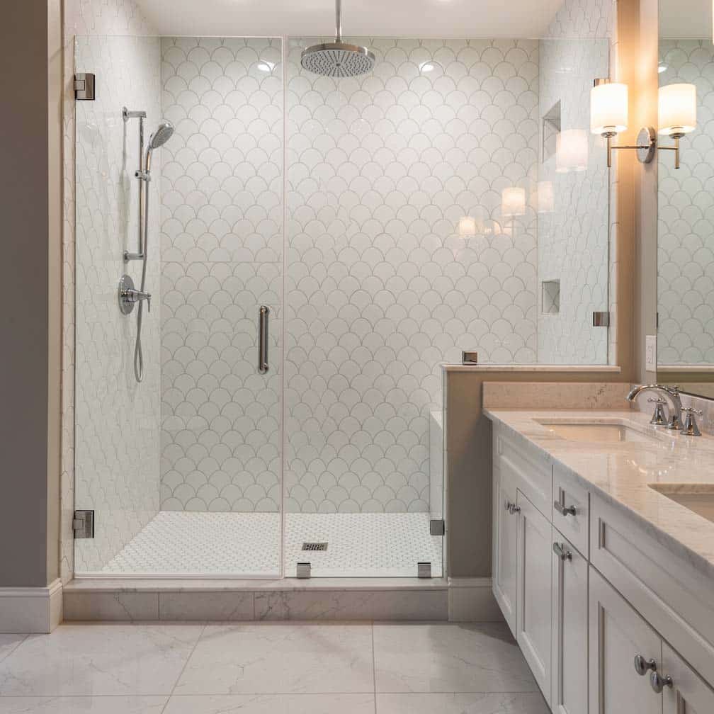 Bathroom shower with arabesque wall tile