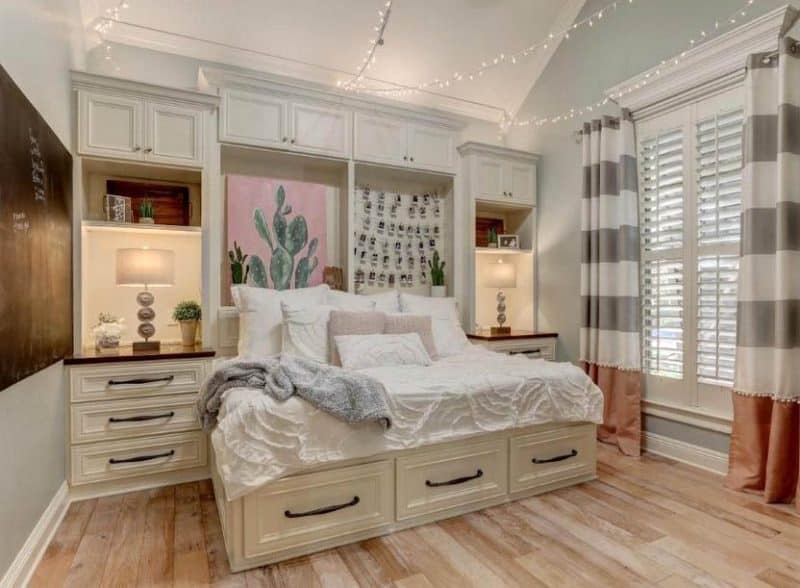 Bedroom Built Ins (Design Ideas)