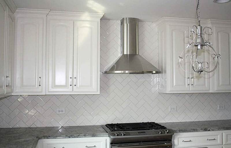 Kitchen with white ceramic subway tile backsplash
