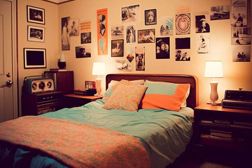 Retro room with pictures on the wall