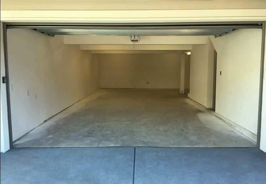 Tandem extra-deep garage