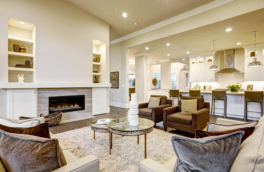 Traditional room with drywall niches lighted by recessed ceiling lights