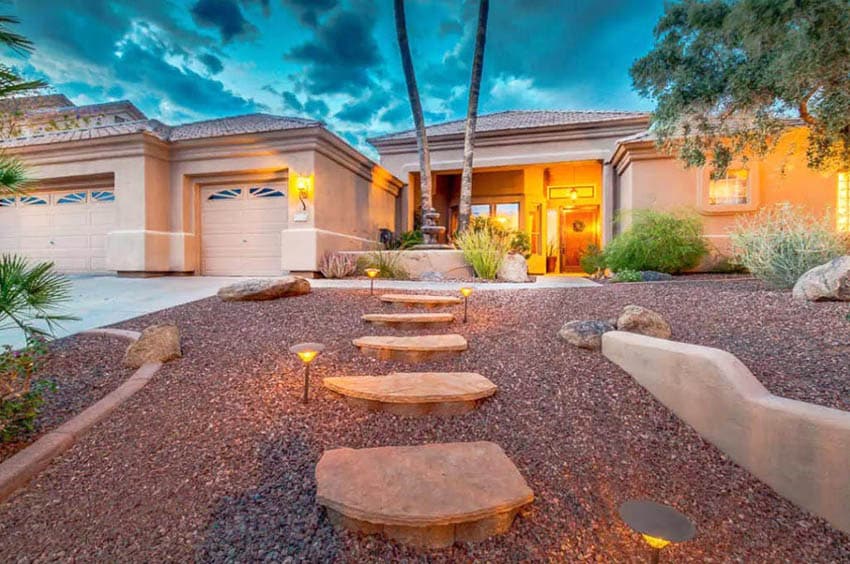 Desert landscaping hardscape gravel front yard design