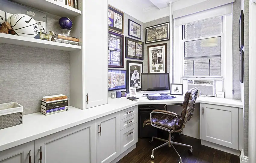 Office with wall frames in different sizes with purple accents