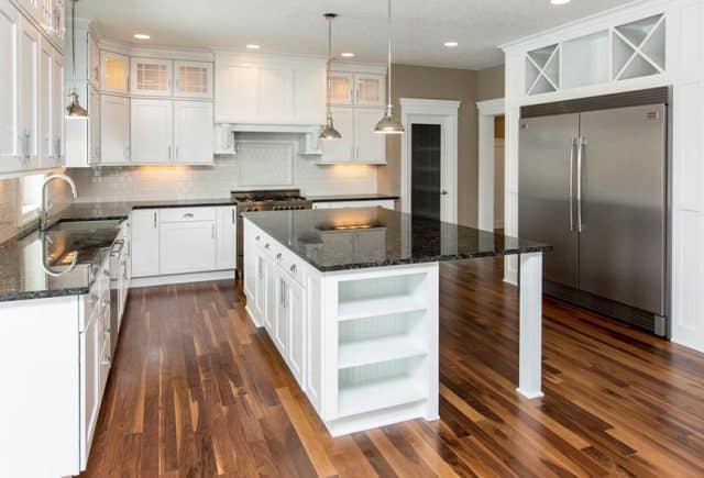 30 Timeless Black and White Kitchen Design Ideas