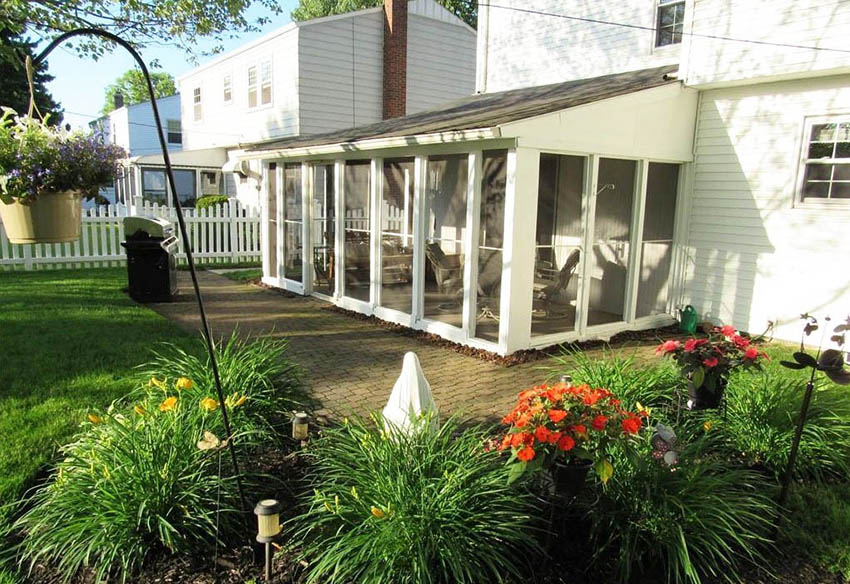 Patio with sloped roof and glass panes