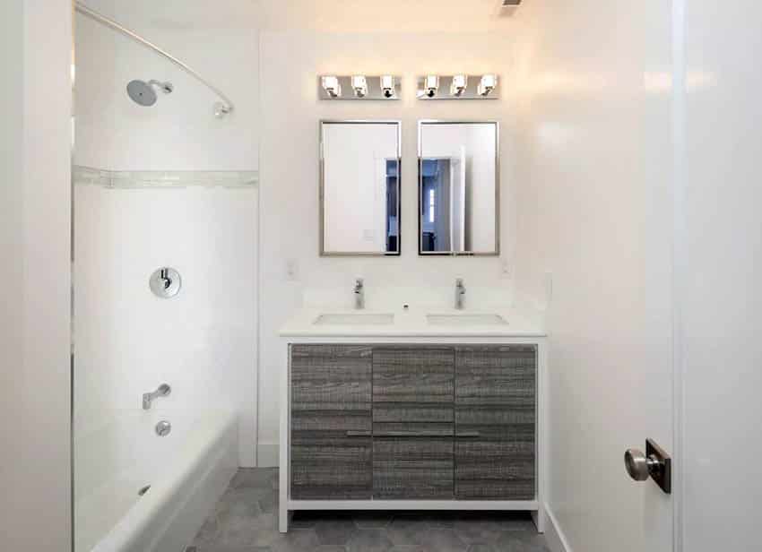 Small bathroom with tub shower combo