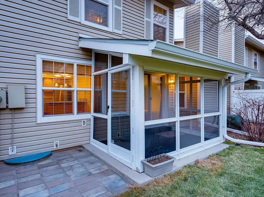 Small enclosed kit for patio 