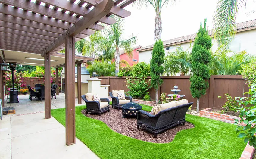 Bark sitting area with artificial grass