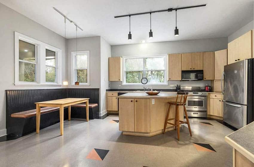 Kitchen with custom corner breakfast nook with bench