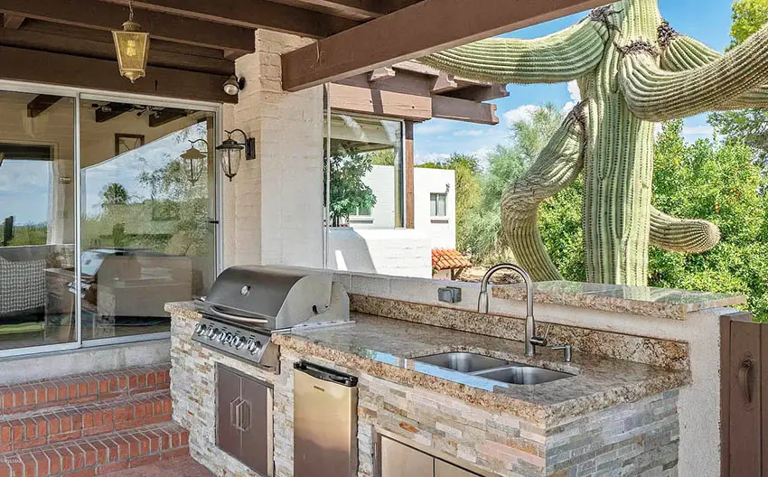 Outdoor kitchen with beige granite countertop