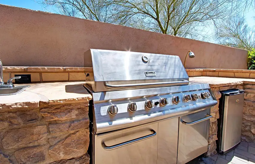 Outdoor kitchen with flagstone countertop