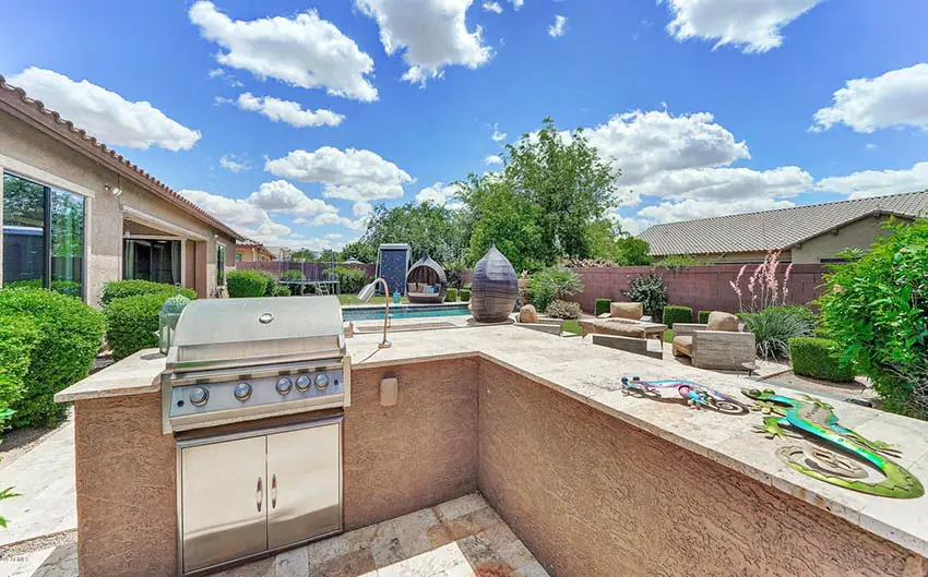 Outdoor kitchen with travertine tile countertop
