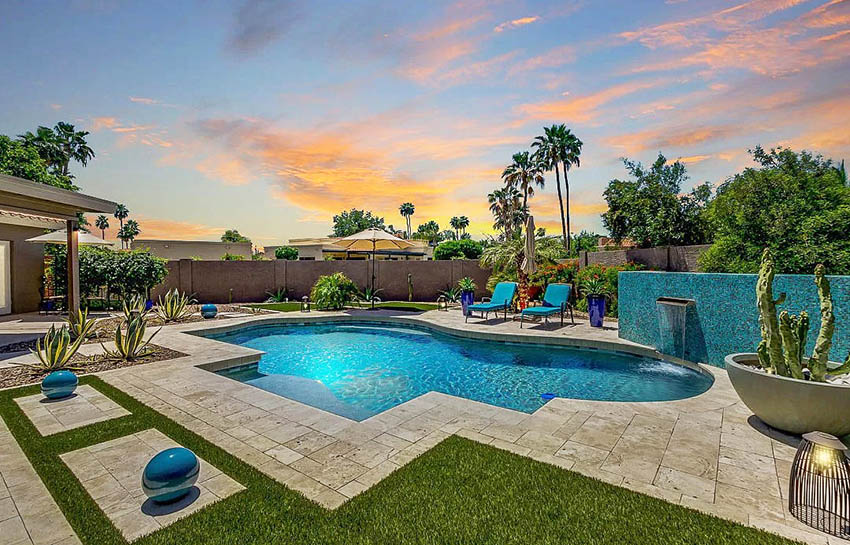 Pool with accent retaining wall