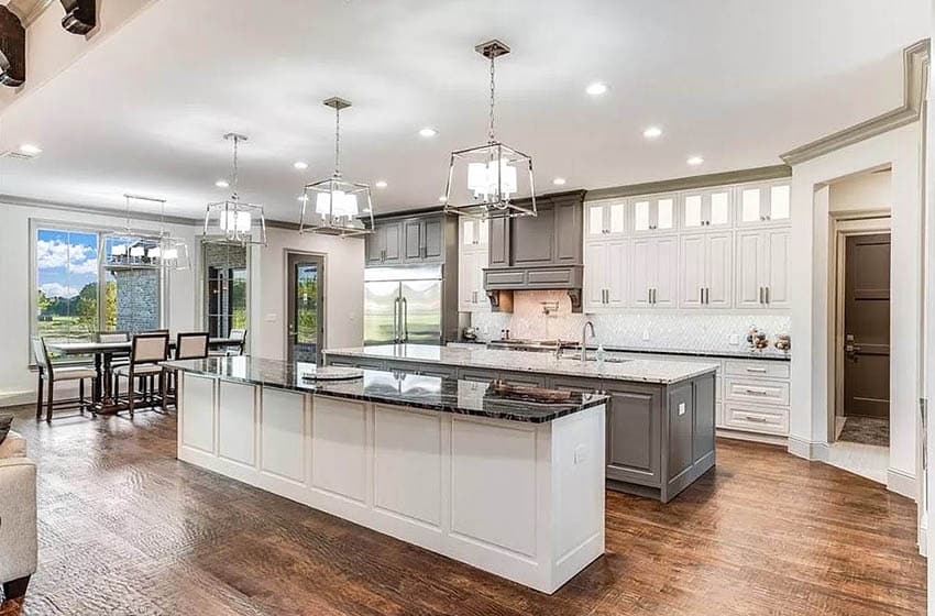 Kitchen with islands and cabinets