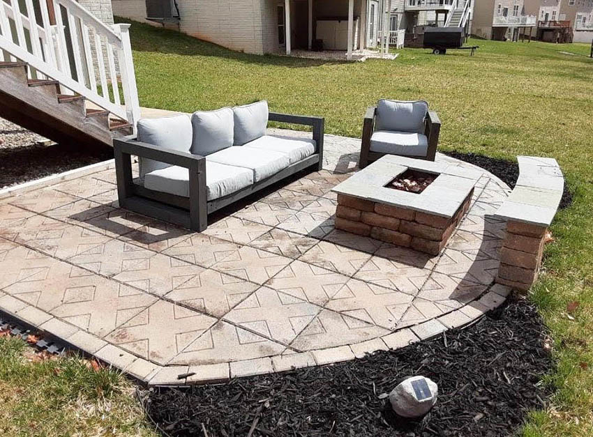 Paver patio with outdoor furniture