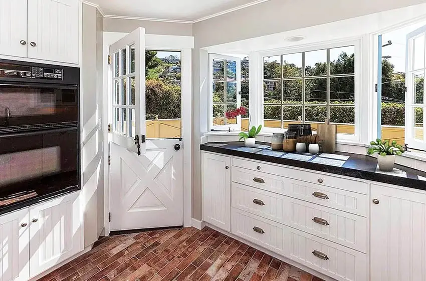 Kitchen with bay window and dutch door