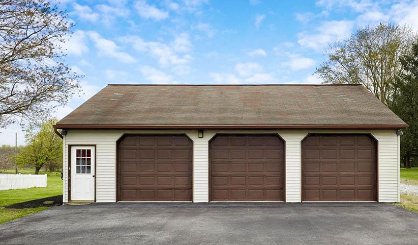 standard square feet of 2 car garage