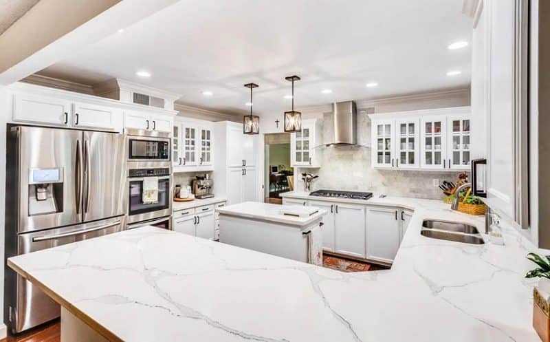 Calacatta Quartz Countertops (15 Types & Design Guide)