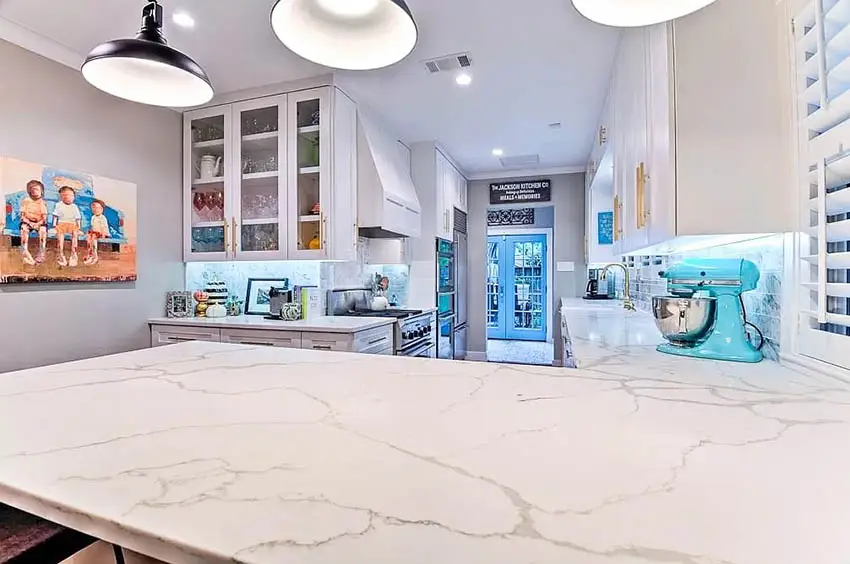 Kitchen with calacatta quartz slab countertop