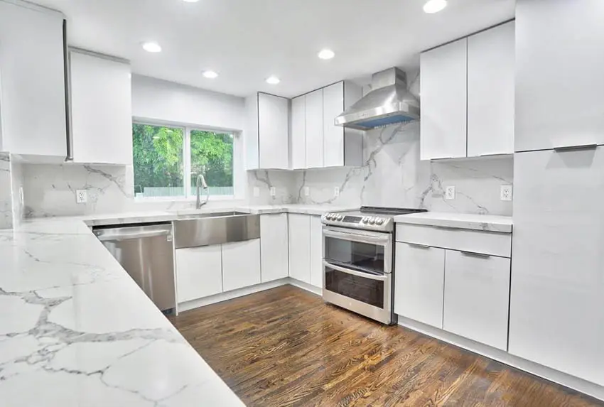 Modern kitchen with white calacatta quartz countertop, backsplash and white cabinets
